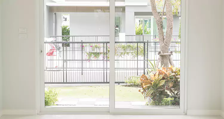 Balcony Screen Door Repair in Poinciana, FL