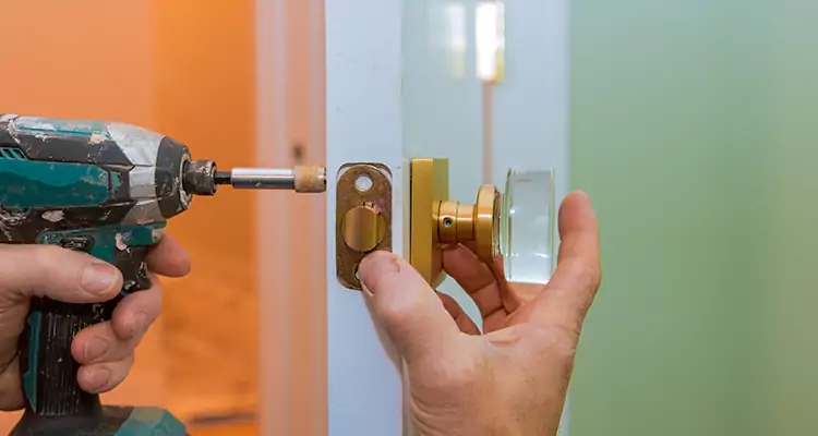 Broken Door Knob Fix in Poinciana, FL